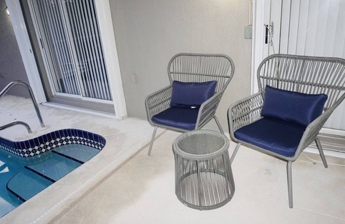 Venice Gardens House | Poolside Oasis-5 Miles from Venice Beach