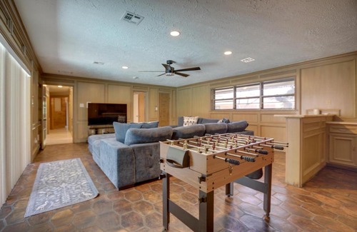 Braeswood Place House | Poolside Oasis Near Medical Center and NRG Stadium!