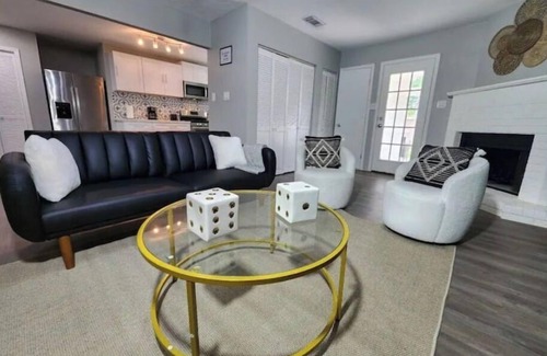 Houston House | Poolside Oasis