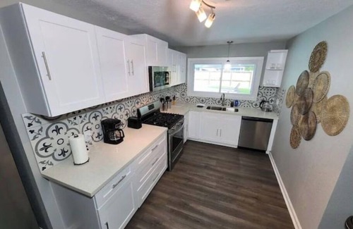 Houston House | Poolside Oasis