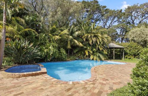 Rosebud House | Poolside Palms Oasis