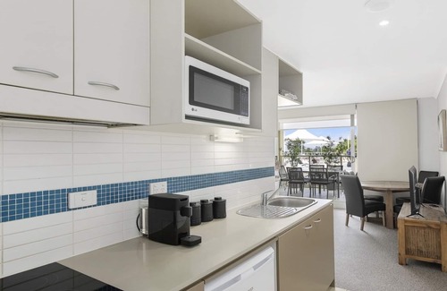 Ettalong Beach House | POOLSIDE PARADISE ETTALONG BEACH RESORT