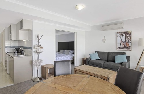 Ettalong Beach House | POOLSIDE PARADISE ETTALONG BEACH RESORT