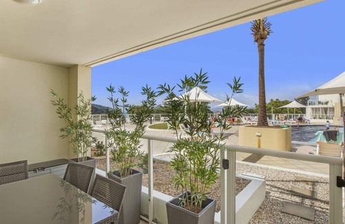 Ettalong Beach House | POOLSIDE PARADISE ETTALONG BEACH RESORT