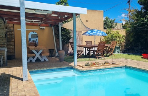 Cape Town Apartment | Poolside Paradise