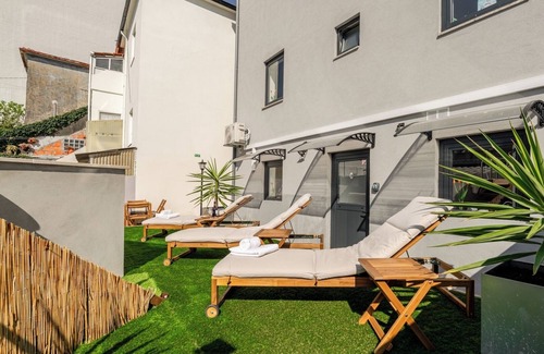 Sao Mamede de Infesta Apartment | Poolside Duo Retreat, Silva Brinco by HostWise