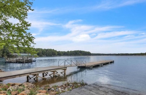 Inman House | Poolside Retreat @ Lake Bowen~ 30 Min Greenville