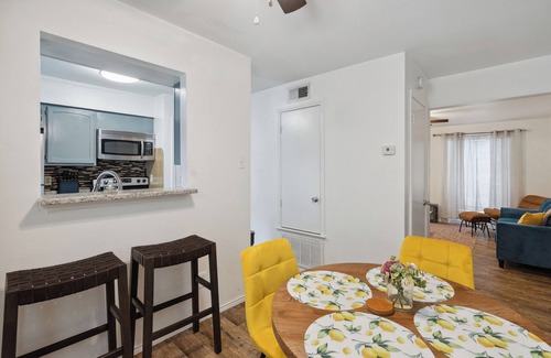 South Side Condo | Poolside this Summer at Cozy Gardens Retreat