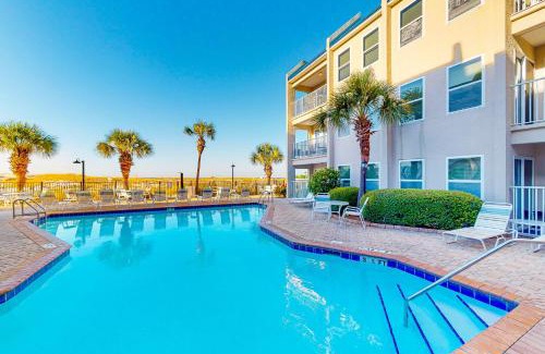 Holiday Isle Apartment | Poolside Villas #203