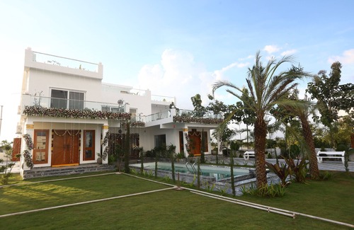 Chevella Villa | Poorna: New Luxury 5 BHK Villa w/Pool, Jacuzzi & Views