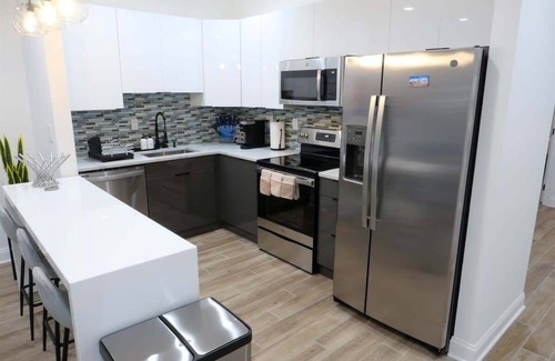 Cardozo Apartment | Pop Art Chic! Stunning Shaw - U Street Apartment