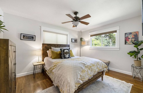 Fayetteville House | Pop art-themed dog-friendly home with huge deck, grill, cornhole, backyard