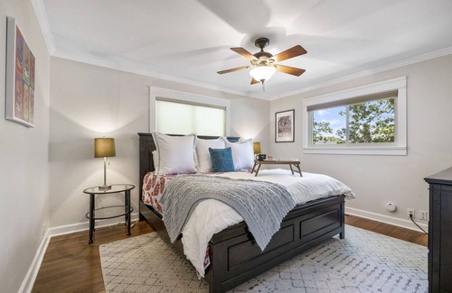 Fayetteville House | Pop art-themed dog-friendly home with huge deck, grill, cornhole, backyard