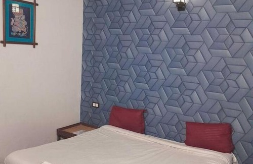 New Delhi Hotel | POP Hotel Manat Near DLF Avenue Saket