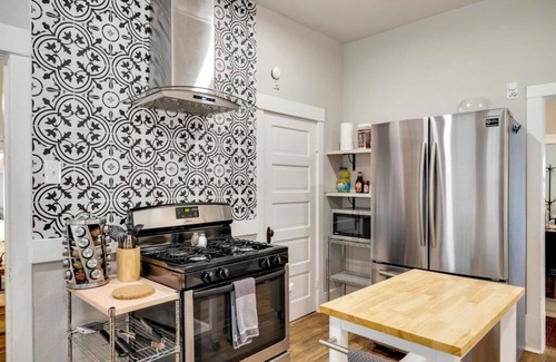 Government Hill House | Pop on over to the Pearl, explore Broadway St, and Downtown San Antonio