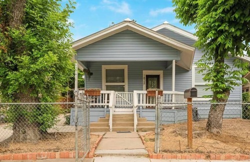 Government Hill House | Pop on over to the Pearl, explore Broadway St, and Downtown San Antonio