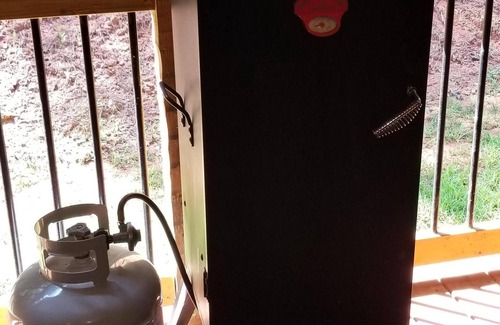 Blairsville Cabin | Pop's Mountain Lodge on Lake Nottley. 5 bdrms-Wifi- jacuzzi-outdoor fire pit