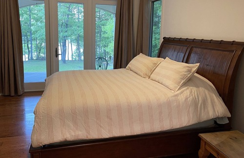 Higden House | Pope’s Lake Front Paradise