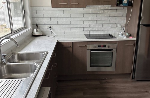 Sandy Point House | Poplar cottage Sandy point , 3 bedroom , 4 min walk to beach