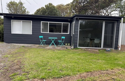Sandy Point House | Poplar cottage Sandy point , 3 bedroom , 4 min walk to beach