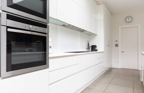 Addison Apartment | Poplar Grove by onefinestay