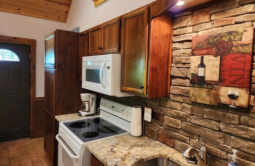 Cadiz House | Poplar House with 400 sq. ft screened porch with bar and big-screen TV- Sleeps 8
