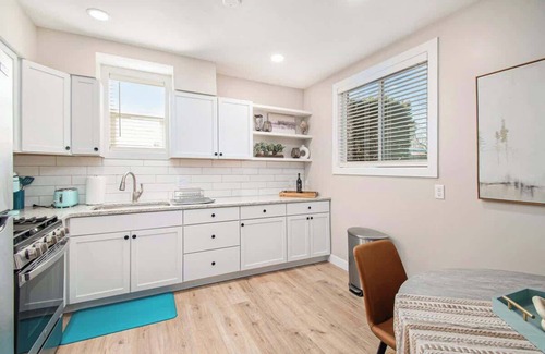 Aksarben - Elmwood Park Apartment | Poppleton Place - Central Omaha, Zoo, CHI Nearby