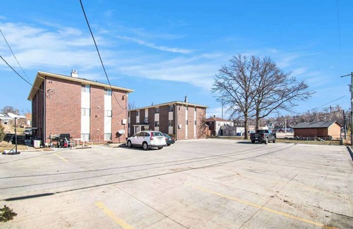 Aksarben - Elmwood Park Apartment | Poppleton Place - Central Omaha, Zoo, CHI Nearby