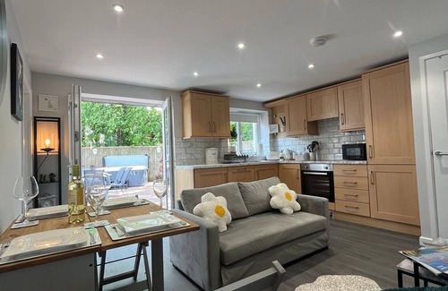 St. Florence Cottage | Poppy Cottage, Pembrokeshire