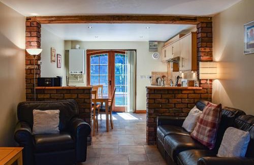 Baglan House | Poppy Cottage - Uk40102