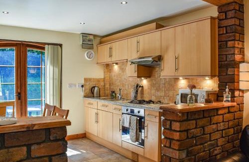 Baglan House | Poppy Cottage - Uk40102