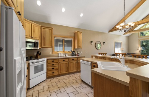 Nisswa House | Popular Interlachen Condo with Relaxing Creek Views & steps away from Gull Lake