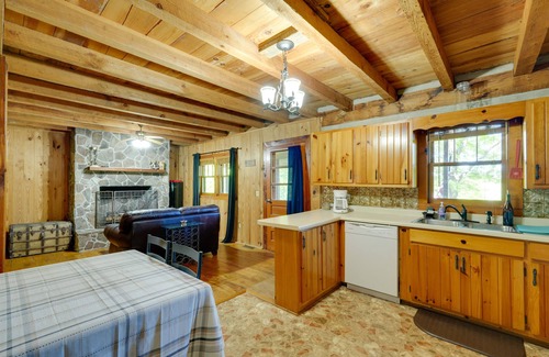 Greene County Cabin | Porch & Fire Pit: Family-Friendly Afton Cabin!