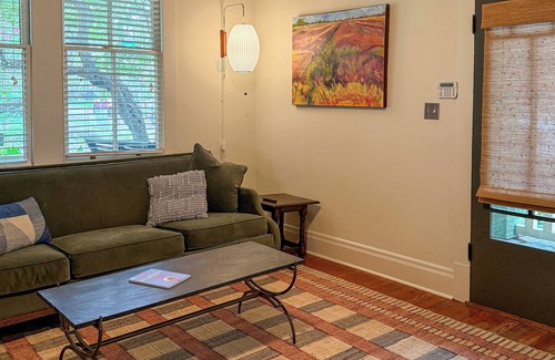 Beauregard Town Historic District House | Porch Swing & City Lights! Cozy home near LSU and Downtown