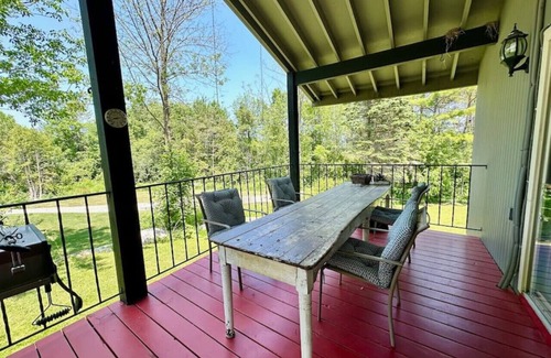 Meaford House | Porchside Retreat: Sauna and Treeline Backyard