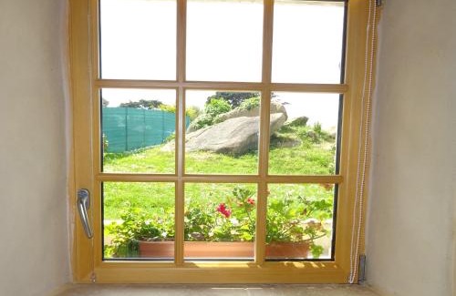 Plougasnou House | Port-Blanc Beach Cottage in Plougasnou