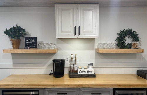 Gypsum House | Port Clinton 3BR Retreat A/C, Dining In & Out, Near Cedar Point & Islands