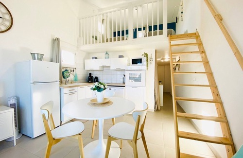 Port Grimaud Apartment | Port-Grimaud T2 seafront apartment with mezzanine