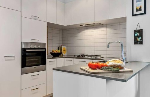 Port Melbourne Apartment | Port Melb. Penthouse Resort. 2BR. 2Pools/Spa/Gym