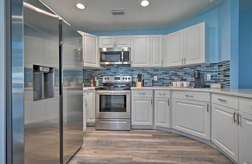 Orchid Lake Village House | Port Richey Getaway w/Lanai, Pool & Grill!