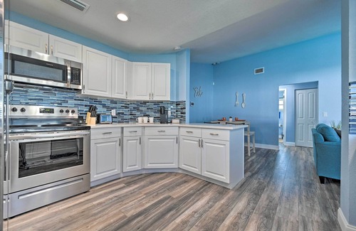 Orchid Lake Village House | Port Richey Getaway w/Lanai, Pool & Grill!