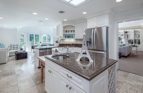West Naples House | Port Royal Newly Renovated Contemporary Home On 3/4 Acres Walking Distance Beach