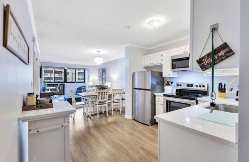 Palmetto Dunes Apartment | Port Royal Spa heaven with private beach access