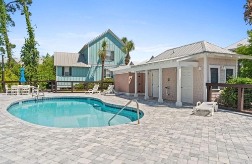 Port St. Joe House | Port St Joe Beach House Sandy Toes - Pet Friendly, Pools, Beach, Sleeps 6