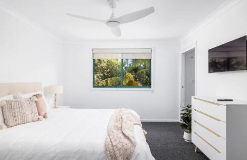 Salamander Bay House | Port Stephens Spacious Townhouse