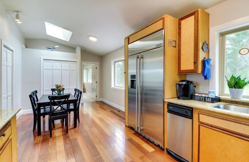 Adelma Beach House | Port Townsend Home: Spacious Yard & Mountain Views