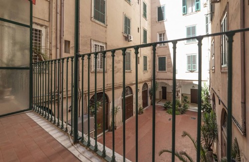 Salario Apartment | Porta Pia & Villa Torlonia Apartment con Balcone