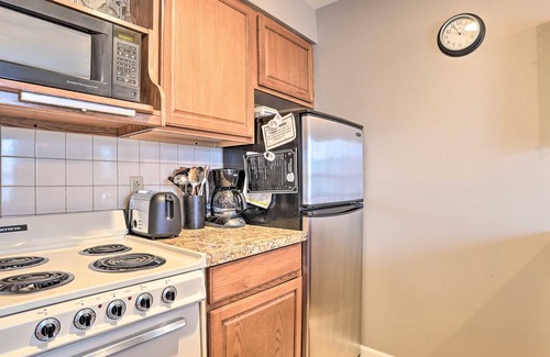 Onekama Condo | Portage Lake Condo w/Deck & Pool Access!