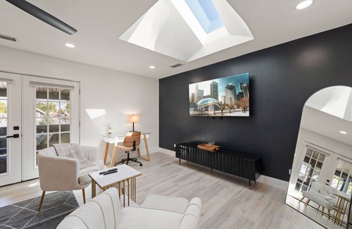 Chicago House | Portage Park, Movie Theater, Game Room, Gym, Arcade, Kid's Space, Fits 16 Guests