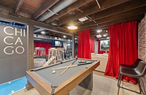 Chicago House | Portage Park/Theater/Deck/Game Room/Gym/Arcade